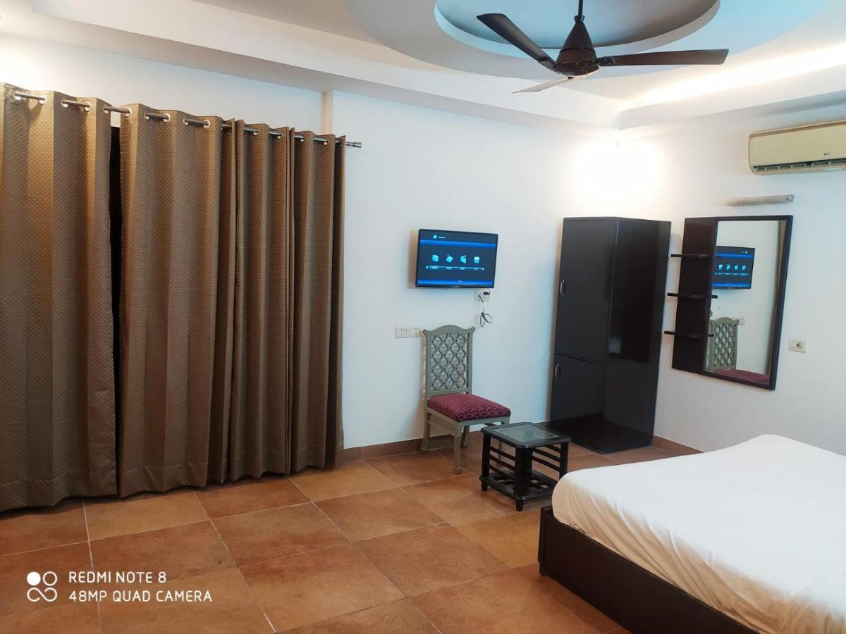 Hotel Delhi Airport Plaza Igi Airport Ню Делхи Екстериор снимка