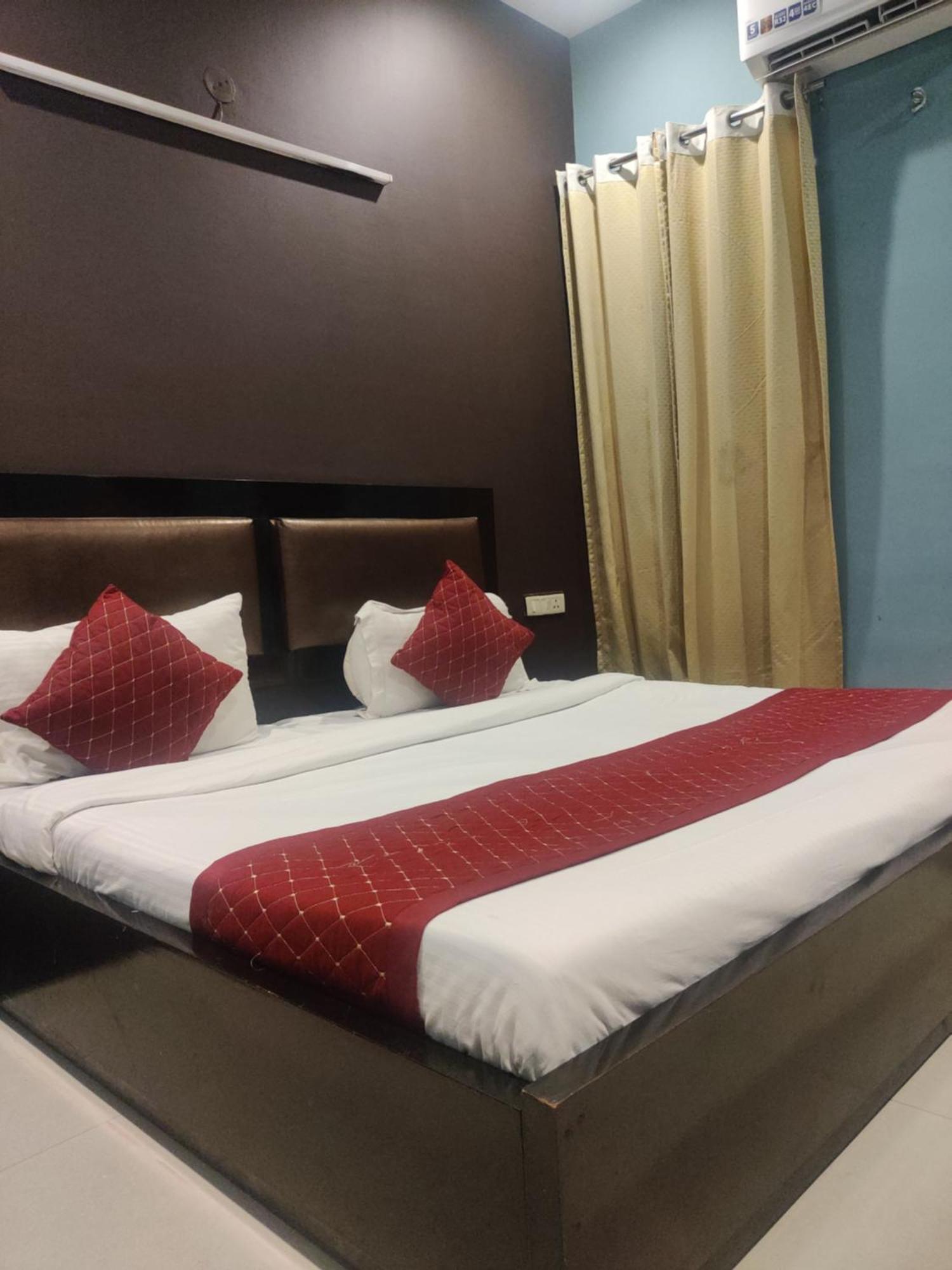 Hotel Delhi Airport Plaza Igi Airport Ню Делхи Екстериор снимка